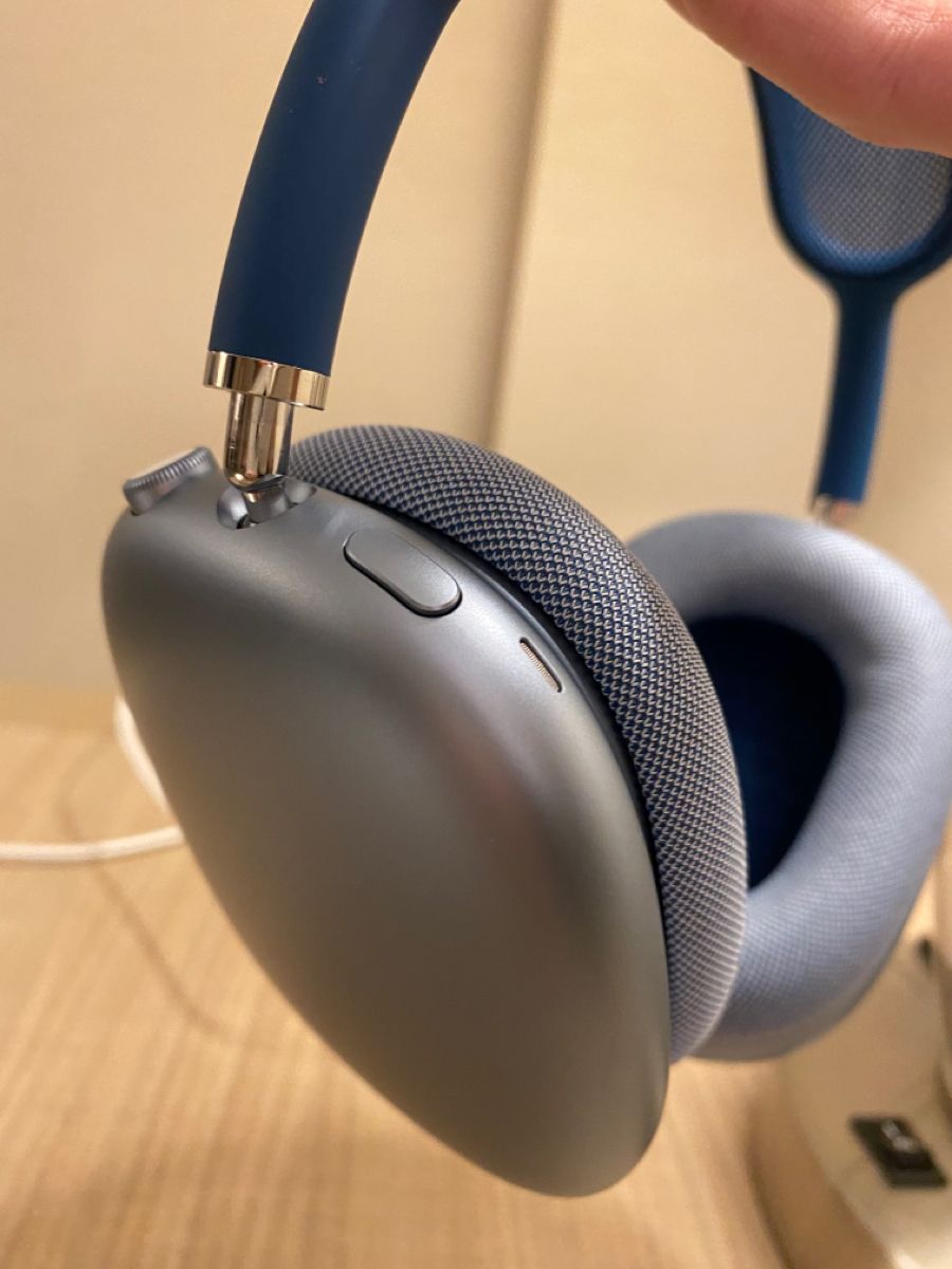 Airpods max headphone